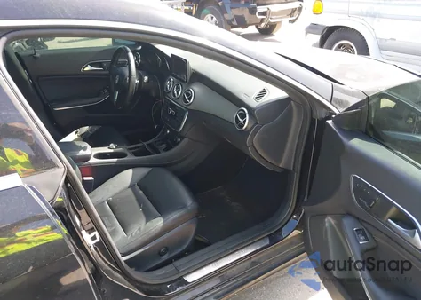 2014 Mercedes-Benz Cla 250 z USA, uszkodzony, nr VIN WDDSJ4EB2EN046677